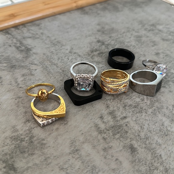 SET OF 8 RINGS VARIOUS METALS & DESIGNS SIZE 9 & 10 - Picture 2 of 4